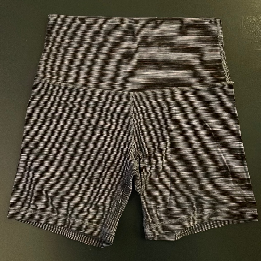 *LULULEMON* Align High-Rise Short 6”